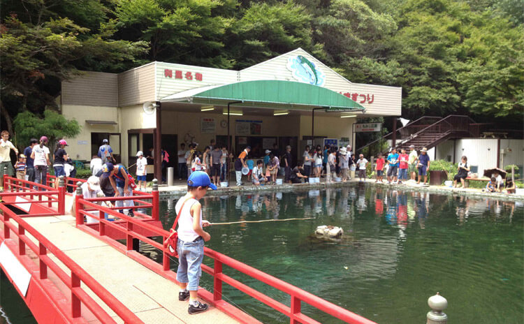 有馬ます池・鱒ます恋こい神社